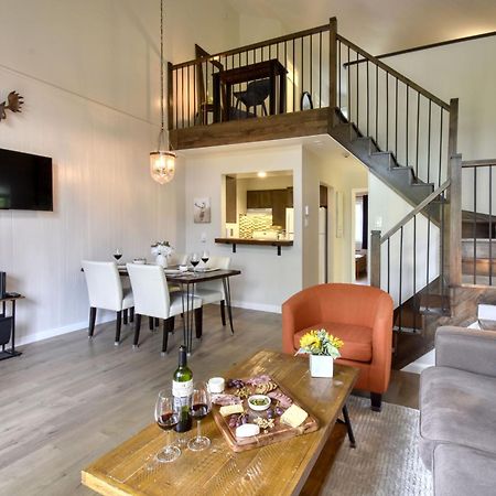 Stunning Condo - View On Lake Tremblant & Mountain Mont-Tremblant Zewnętrze zdjęcie