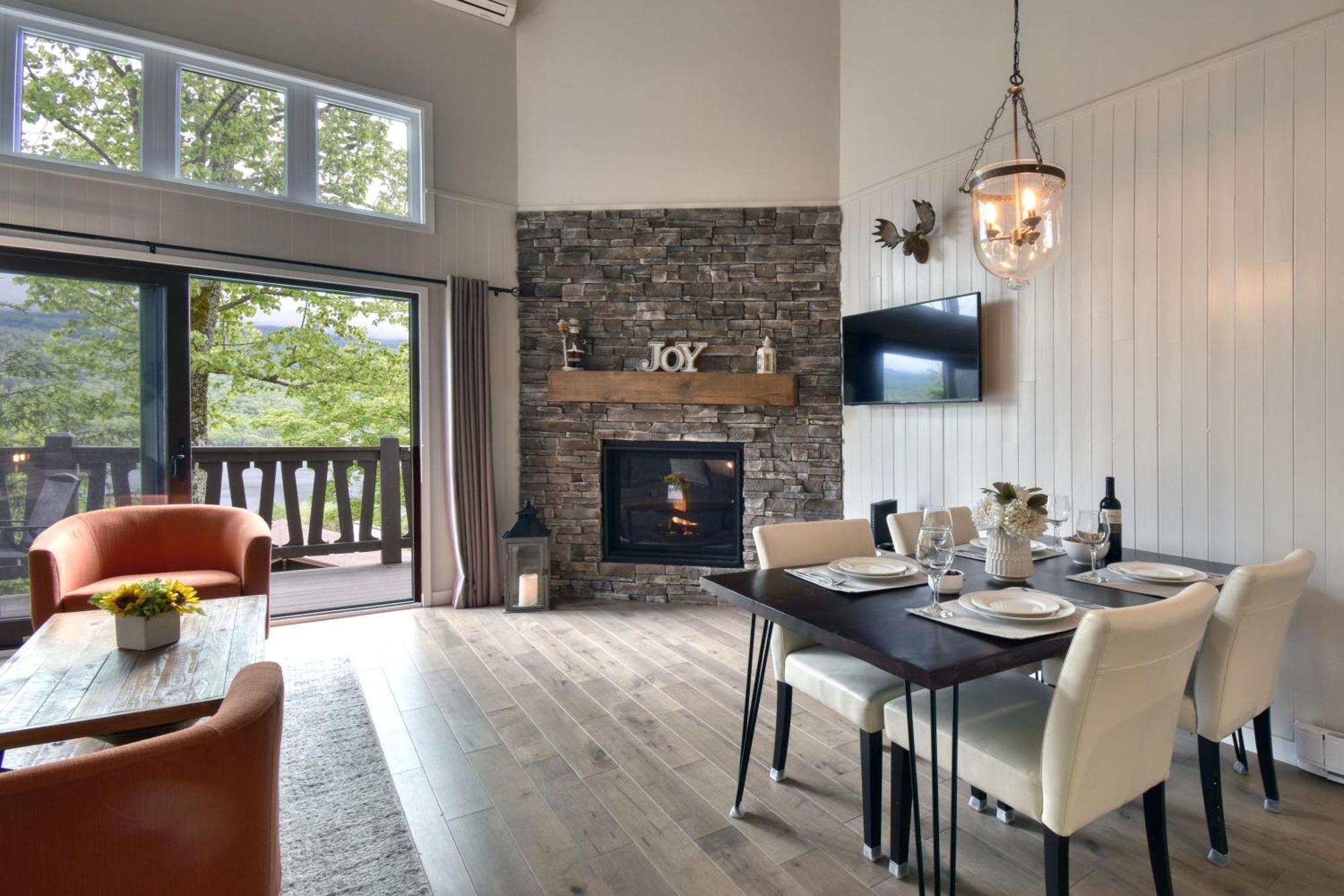 Stunning Condo - View On Lake Tremblant & Mountain Mont-Tremblant Zewnętrze zdjęcie