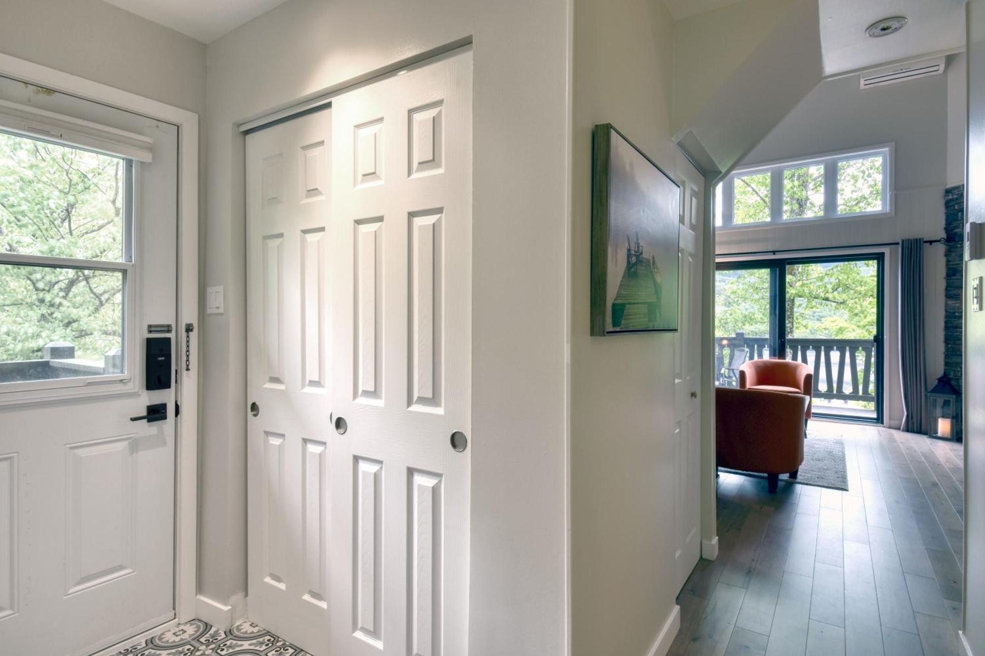 Stunning Condo - View On Lake Tremblant & Mountain Mont-Tremblant Zewnętrze zdjęcie